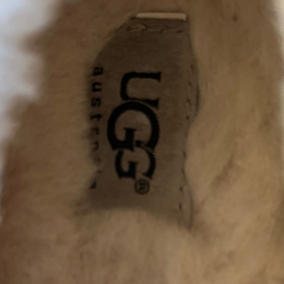 Beautiful UGG moccasin - Picture 6 of 8